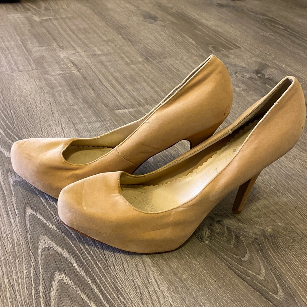 Cream closed heels